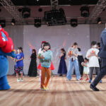 室伏広治スポーツ庁長官が考案・実演する 「紙風船エクササイズ」